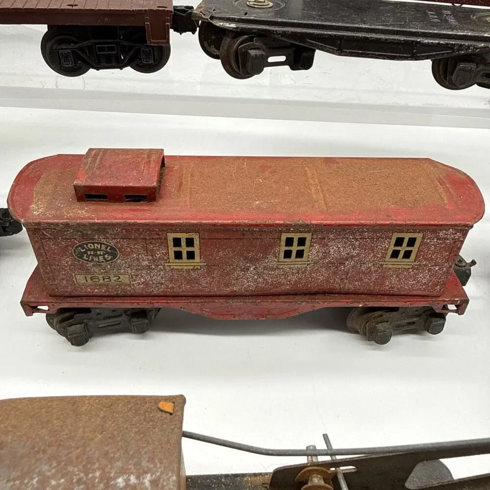Lot Of Lionell/Marx Trains Plastic & Tin Mix & Various Size Train Wheels/Bumper